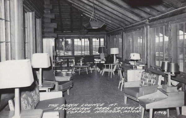 Keweenaw Park Cottages - Porch Lounge